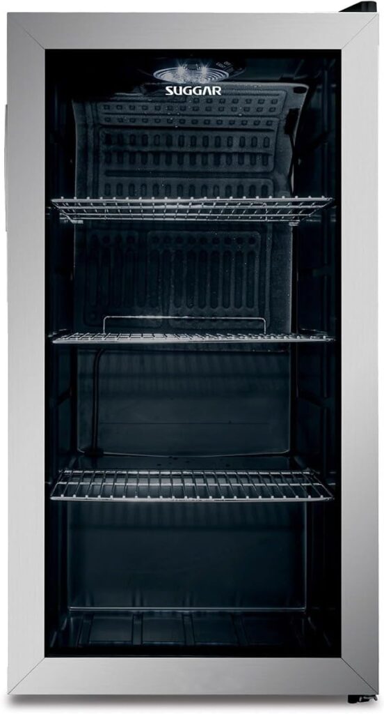 Com 88 litros de capacidade, o Suggar FB8812IX oferece um espaço interno surpreendentemente bom para um frigobar de suas dimensões. 